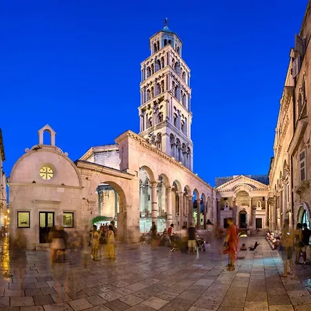 Beachfront With Balcony And Parking Appartement