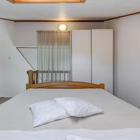 Beachfront With Balcony And Parking Appartement *