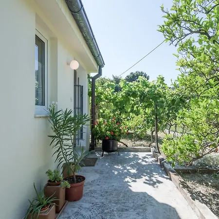 Beachfront With Balcony And Parking * Split