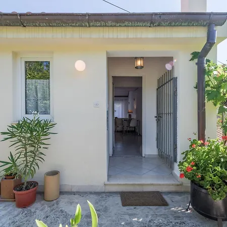 Beachfront With Balcony And Parking Appartement *