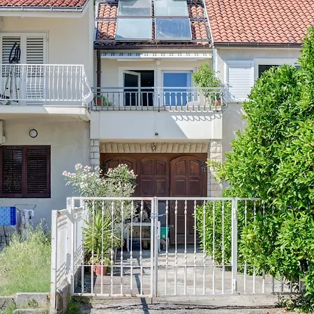 Beachfront With Balcony And Parking Appartement