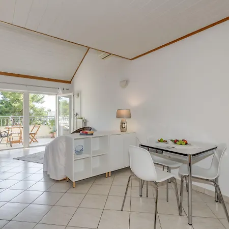 Appartement Beachfront With Balcony And Parking *