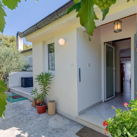 Appartement Beachfront With Balcony And Parking *