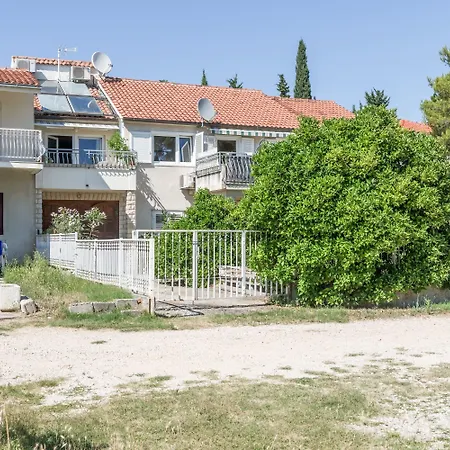 Beachfront With Balcony And Parking Split