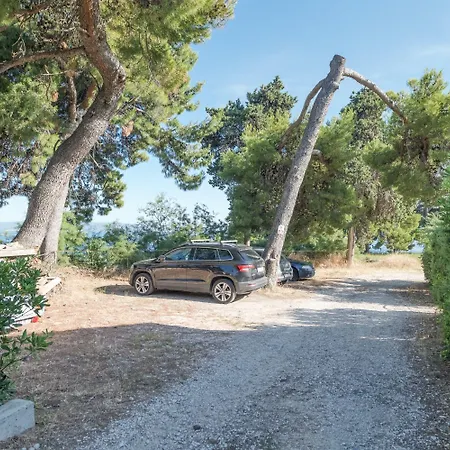 Beachfront With Balcony And Parking Appartement Split
