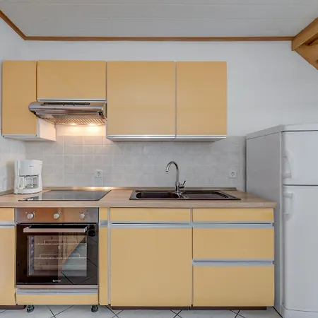 Appartement Beachfront With Balcony And Parking *