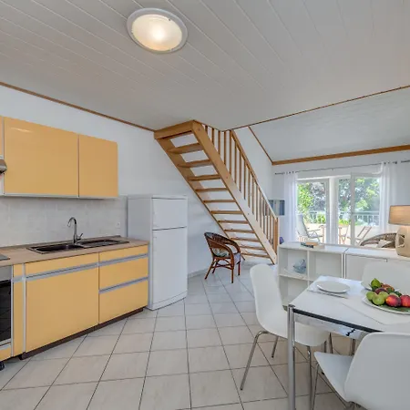 Beachfront With Balcony And Parking Appartement