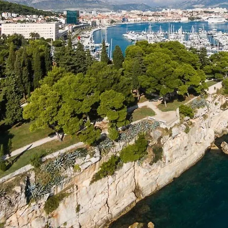 Appartement Beachfront With Balcony And Parking Split