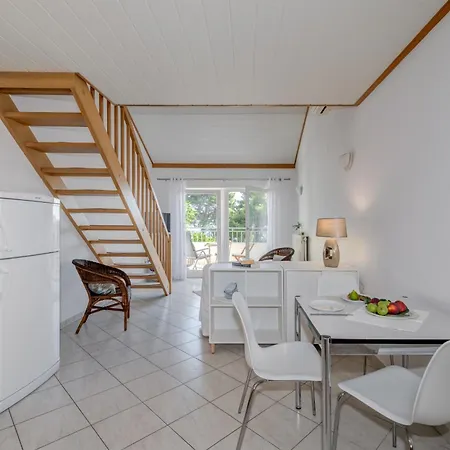 Beachfront With Balcony And Parking Split