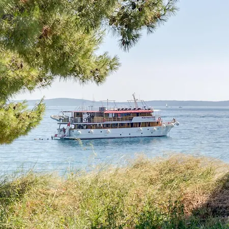 Lägenhet Beachfront With Balcony And Parking