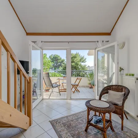 Beachfront With Balcony And Parking