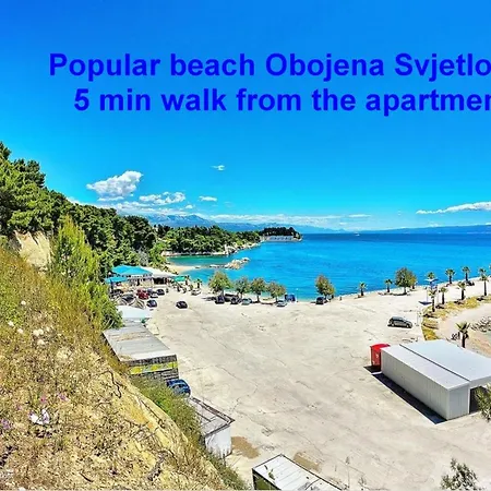Апартаменти Beachfront With Balcony And Parking Спліт