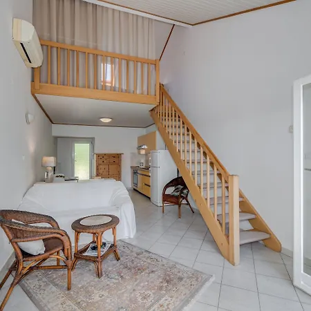 Beachfront With Balcony And Parking *