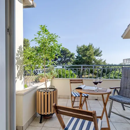 דירה Beachfront With Balcony And Parking ספליט