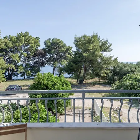 Beachfront With Balcony And Parking *