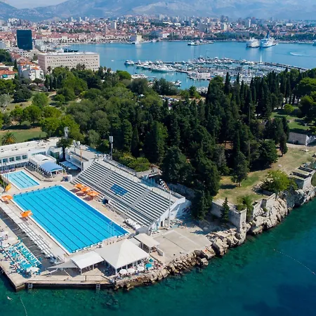 Lägenhet Beachfront With Balcony And Parking *